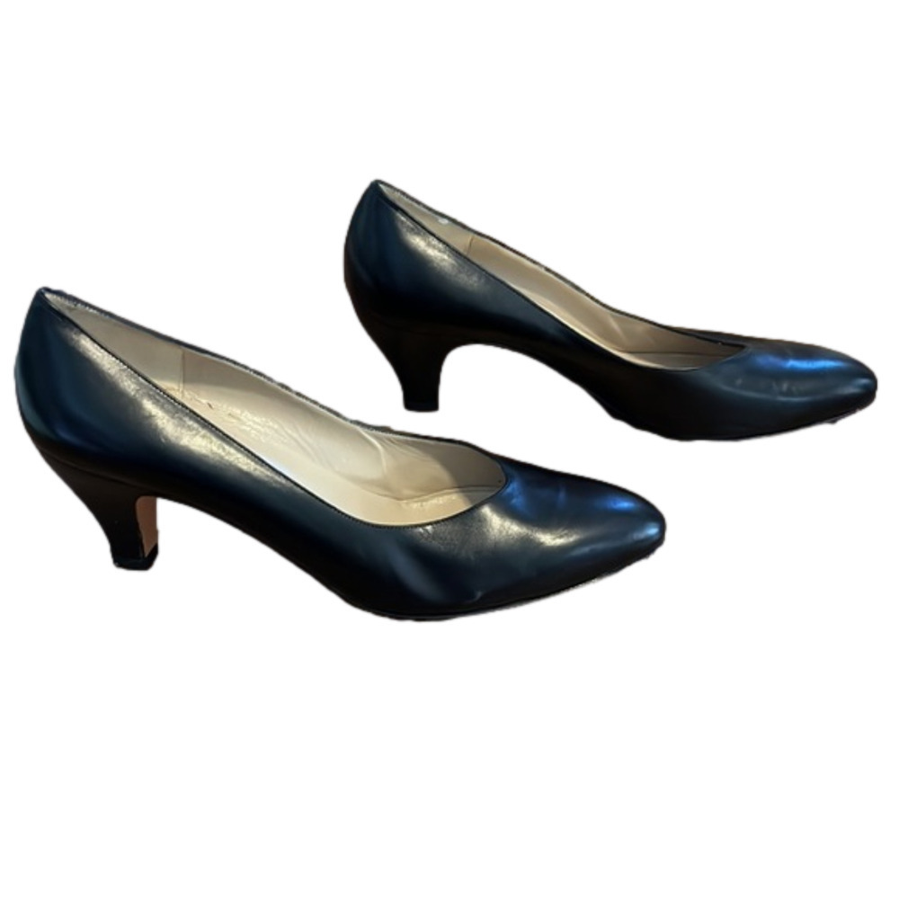 Salvatore Ferragamo black Italian leather heels - Picture 2 of 9